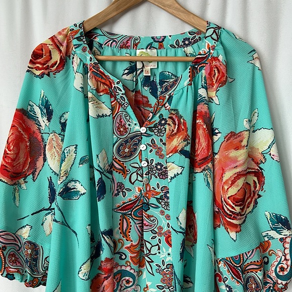 Fig and Flower Light Blue Floral 3/4 Sleeve Blouse Shirt Top **Size 1X** 🌸🌸 - Picture 3 of 5